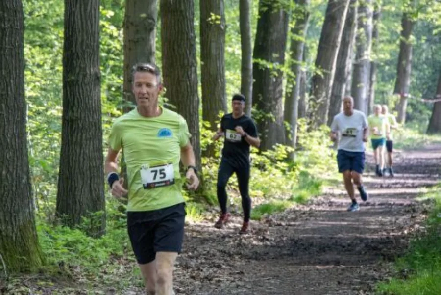 Deelnemers aan de MissionRun in het buitengebied van Scherpenzeel